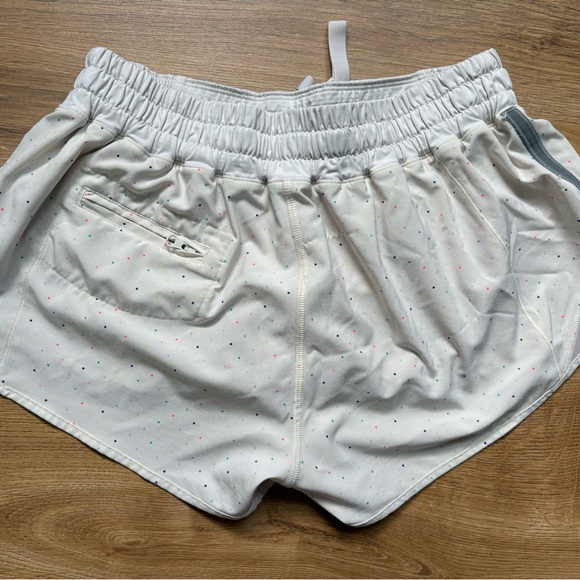 Lululemon Hotty Hot Short - Picture 2 of 6